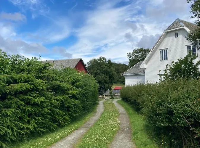 Shared בית אירוח *